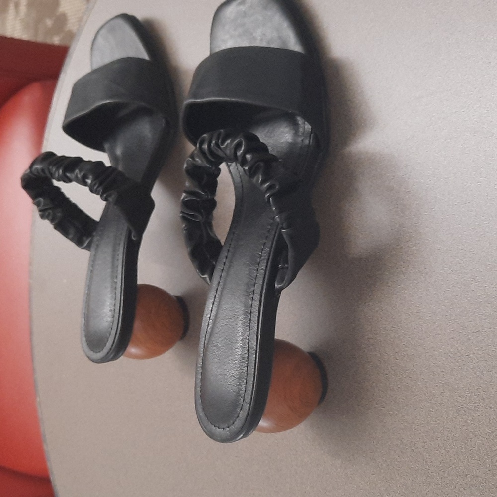 NEW SANDALS ⚫️ - Picture 7 of 7